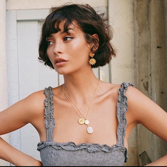 Gold Retro Style Coin Dangle Earrings - Picture 2 of 9